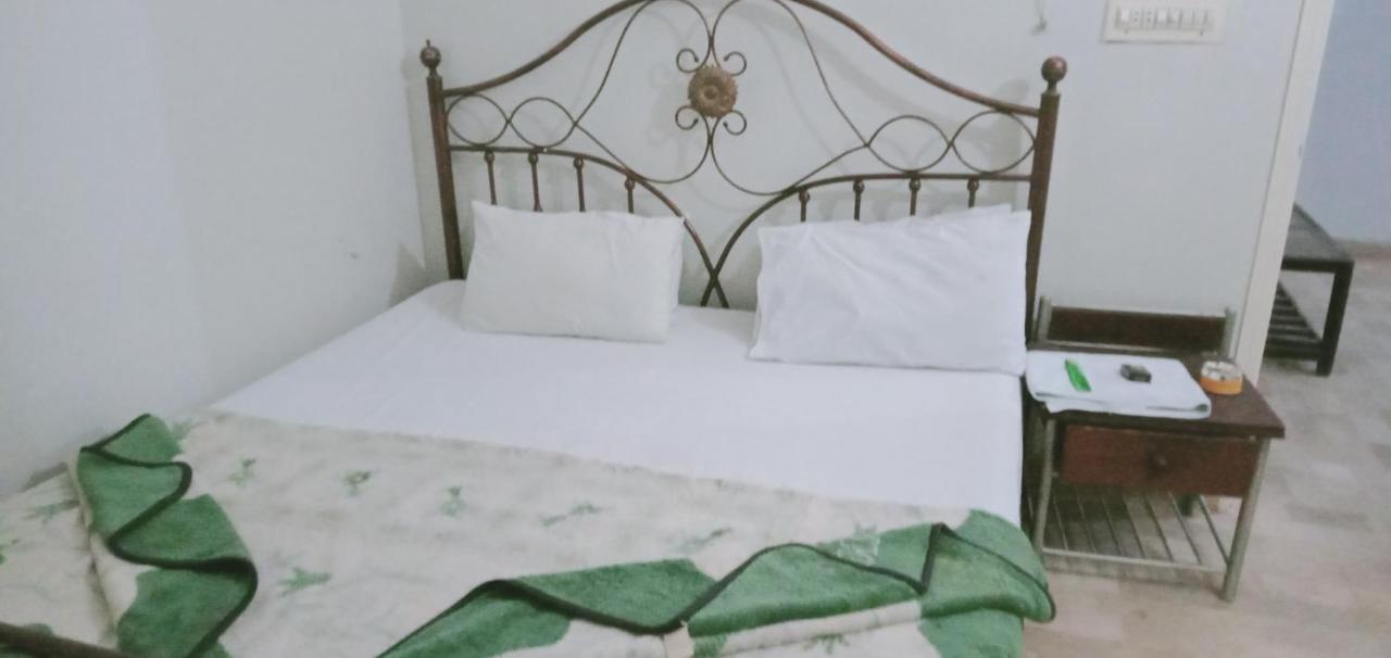 Airport Hotel Bed & Rest Karaçi Dış mekan fotoğraf