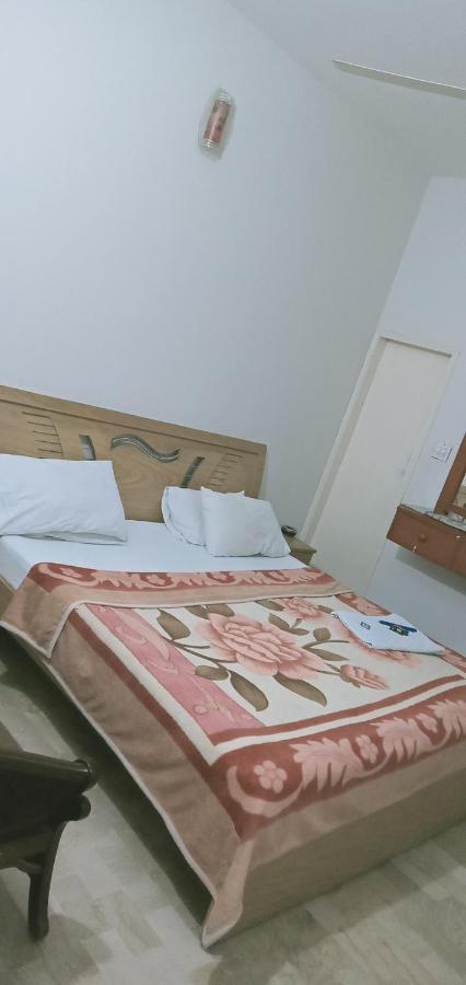 Airport Hotel Bed & Rest Karaçi Dış mekan fotoğraf