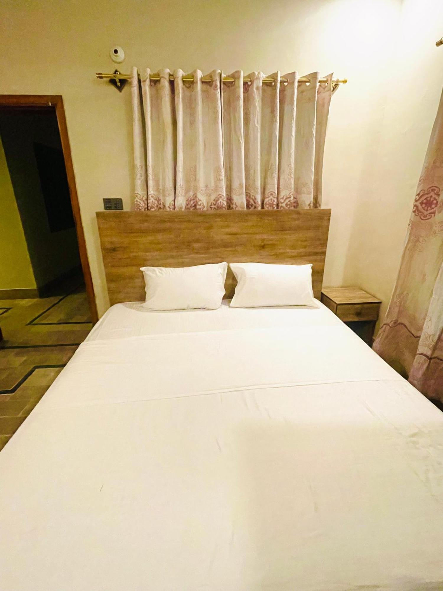 Airport Hotel Bed & Rest Karaçi Dış mekan fotoğraf