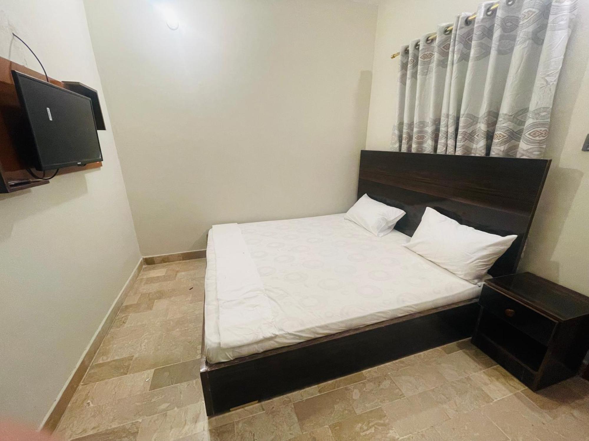 Airport Hotel Bed & Rest Karaçi Dış mekan fotoğraf